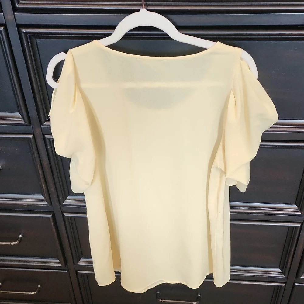 Butter Yellow Flutter Sleeve Blouse - Picture 4 of 5
